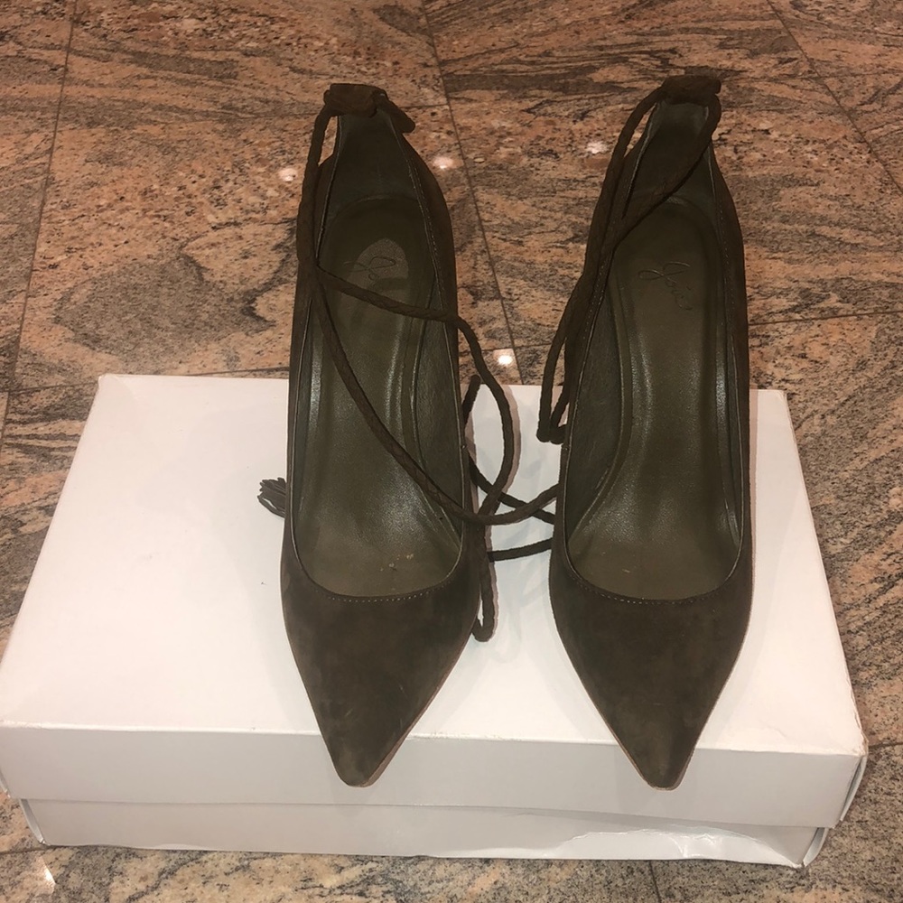 lace up pumps